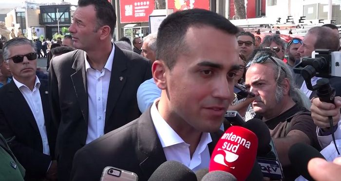 Negozi, Di Maio: «Entro l`anno legge su stop alle aperture domenicali»